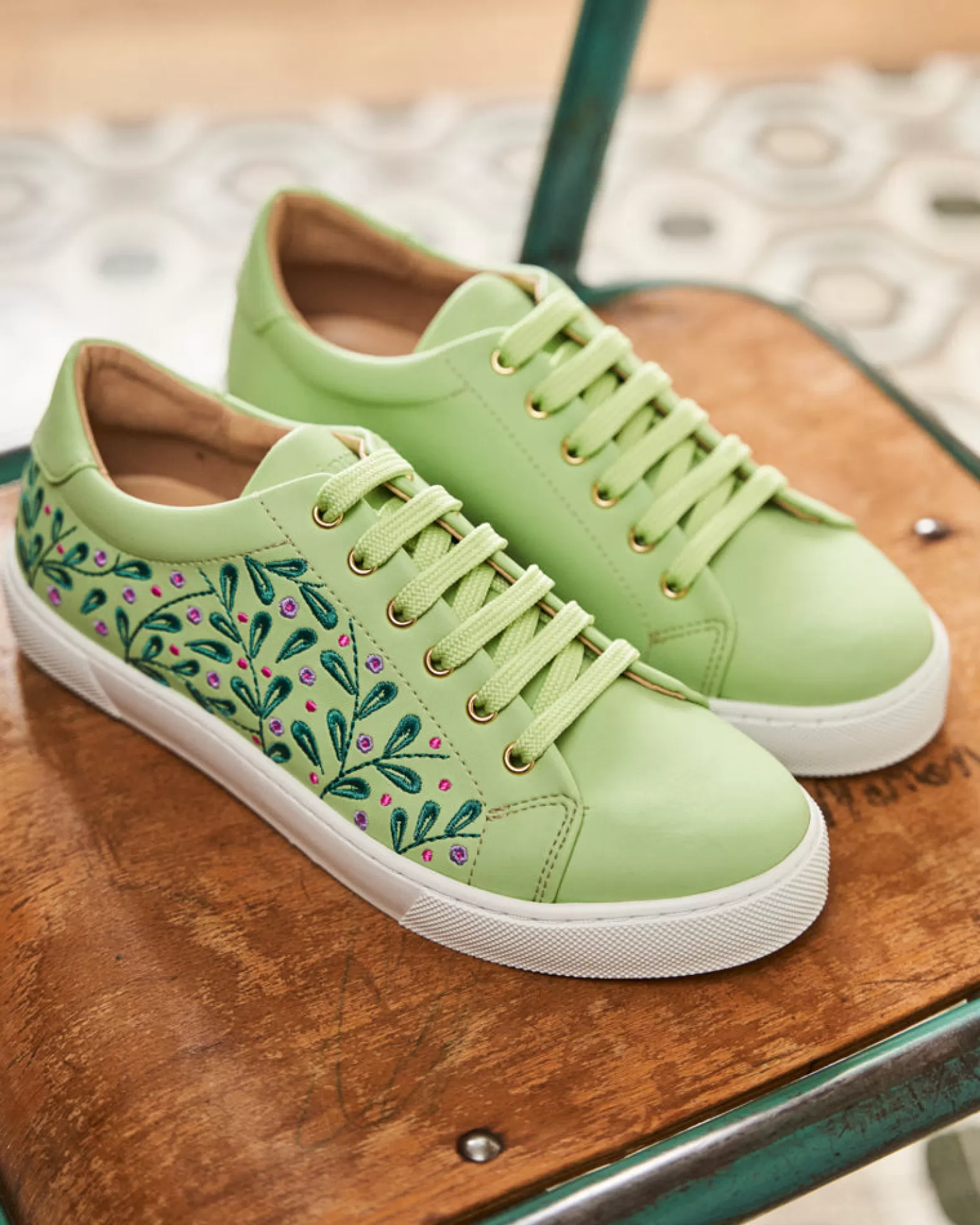 Minuit sur Terre Virevolte Feuillage Vert Best Sale